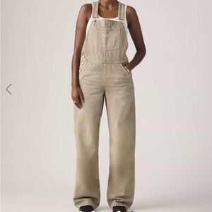 Levi’s wide legged corduroy Overalls - Relaxed Fit